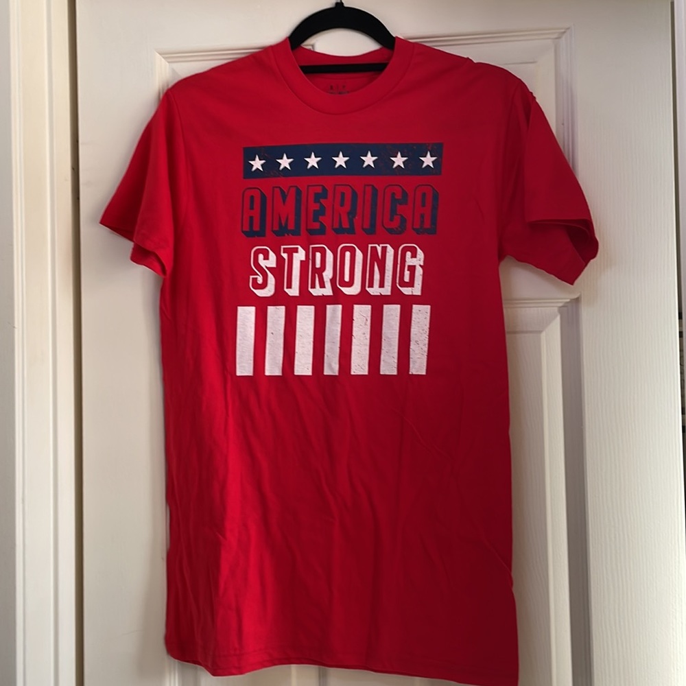 NWOT Red patriotic men’s T-shirt America Strong